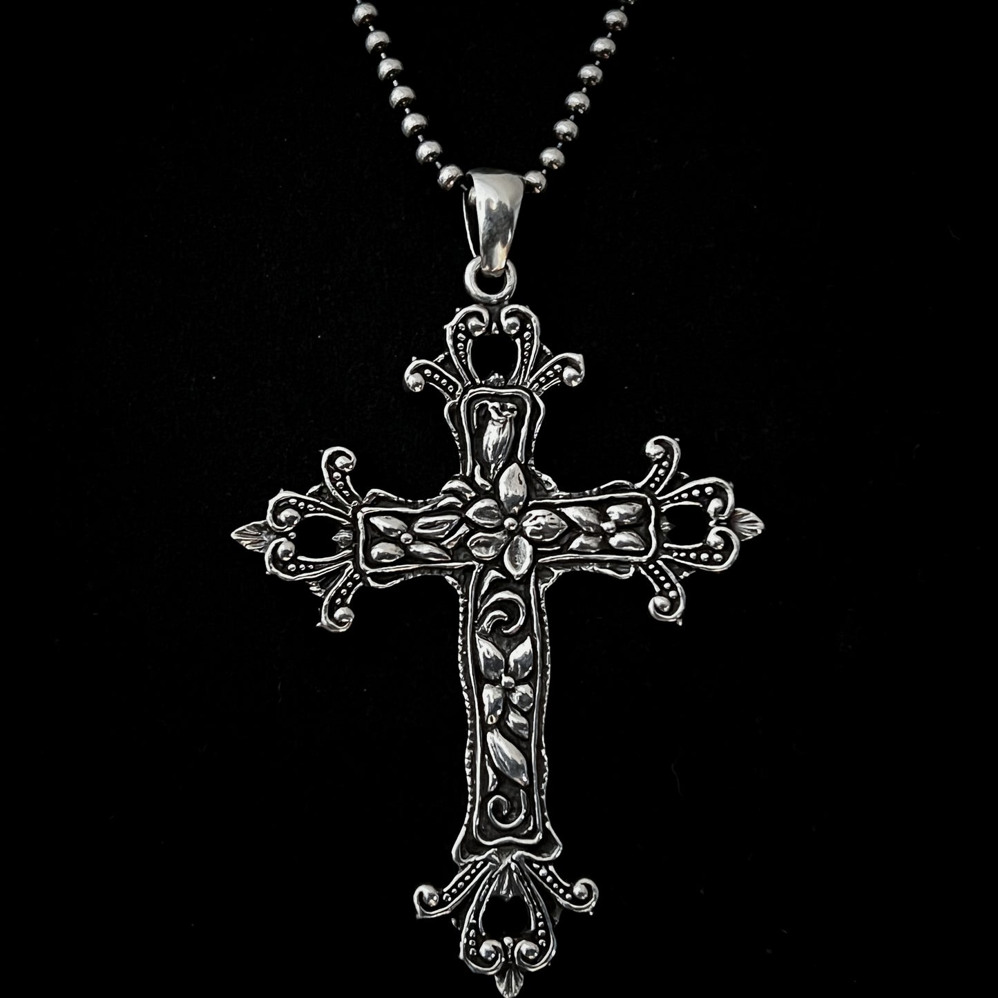 The OUTLAW'S CROSS sterling silver gothic cross pendant by ROCKSTAR★REFINEMENTS, front close-up view