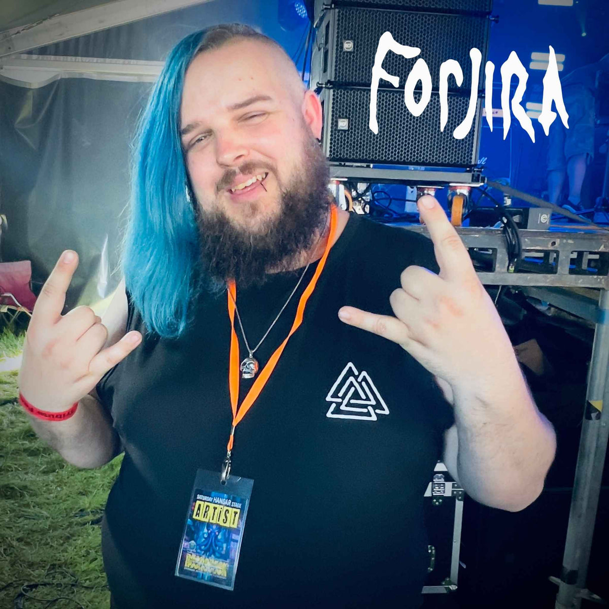 Backstage with Shaun from Forjira, the UK Gojira tribute band, wearing FINAL LAUGH sterling silver skull pendant by ROCKSTAR★REFINEMENTS™